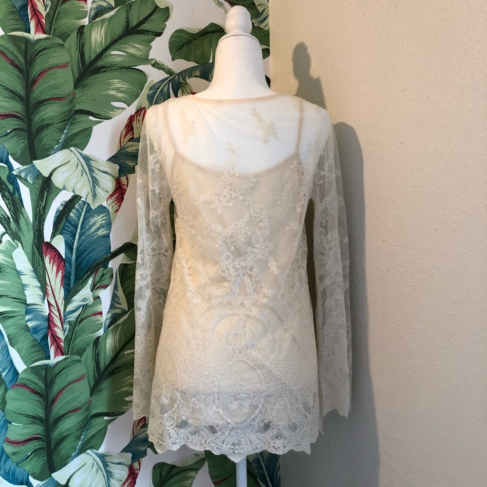 Blu Pepper sheer Lace blouse - Picture 4 of 6